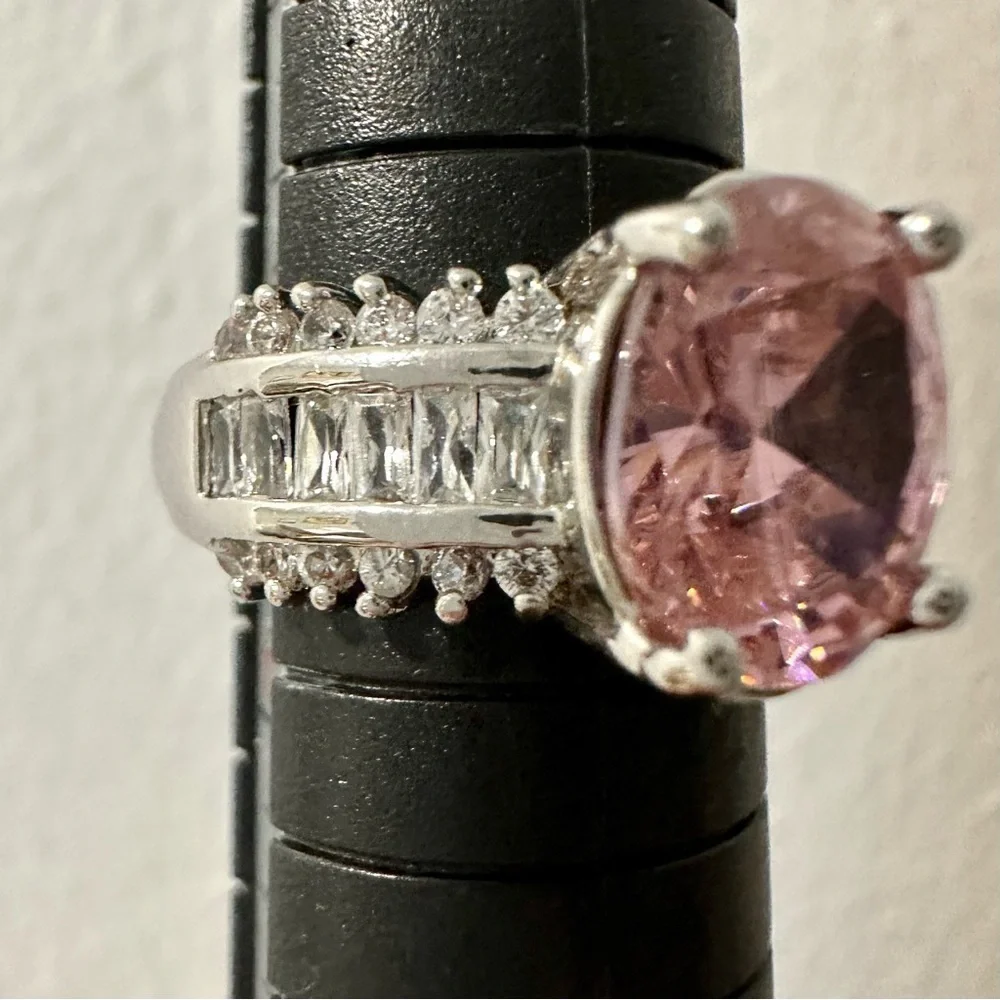 Stunning! 925 Silver Pink Oval Cut Sapphire Ring